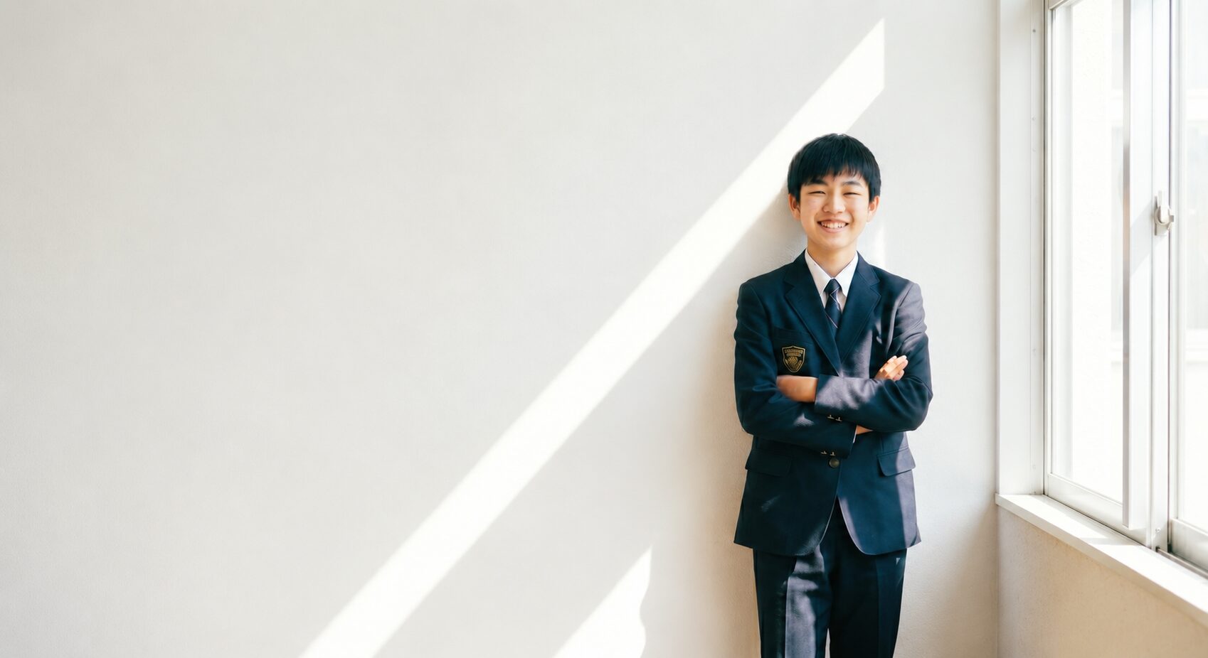 自信を持って前を向く中学生のイメージ